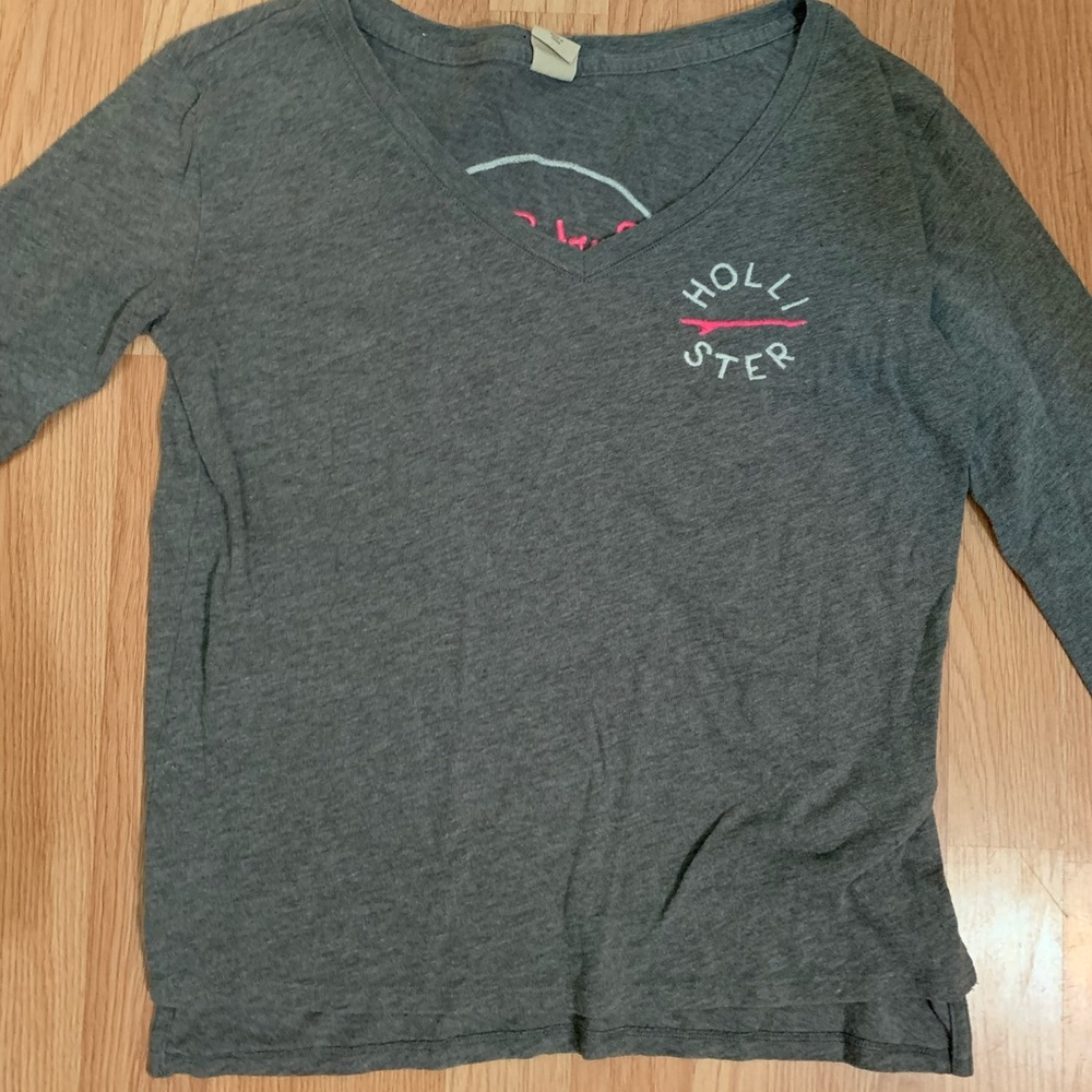 LONG SLEEVE GREY HOLLISTER TSHIRT